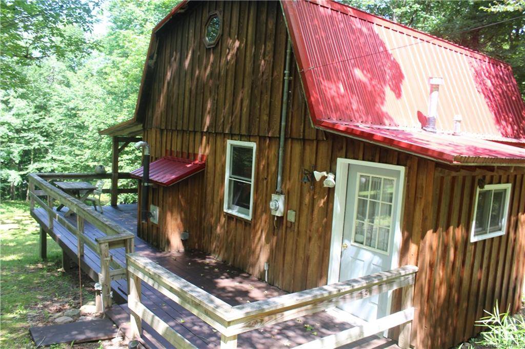 Check out this epic CATSKILL MOUNTAIN CABIN !