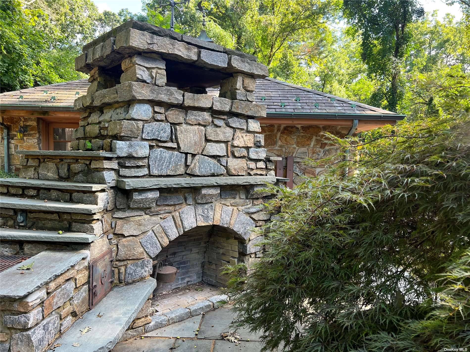 UNIQUE DESIGNER'S CUSTOM STONE RANCH with SLATE ROOF, Copper gutters !