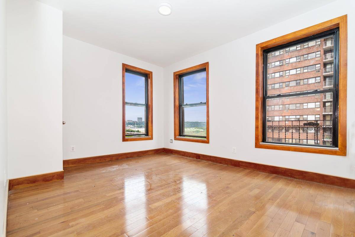 Top Floor Sponsor Unit, Hudson River George Washington Bridge Views, No Board ApprovalUpon entering you are welcomed by 9 foot ceilings, and a wall of exposed brick that spans almost ...