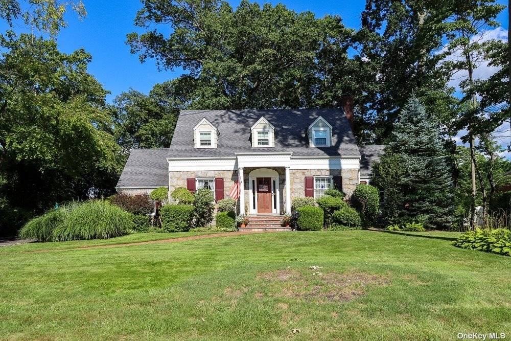 Welcome home to this classic and stately well maintained Cape Colonial in a prime location, Prestigious Old Lindenmere !