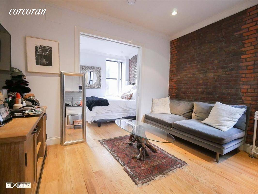 NoLita SoHo Great location just off of Prince St, this recently renovated PREWAR apartment features a renovated kitchen with white shaker cabinets with concrete gray Caesar stone quartz counter, stainless ...