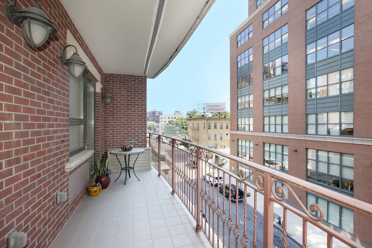 Take advantage of this exceptional opportunity to lease a true two bedroom residence in a great condo building.