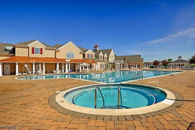 Out Door Pool and Jacuzzi