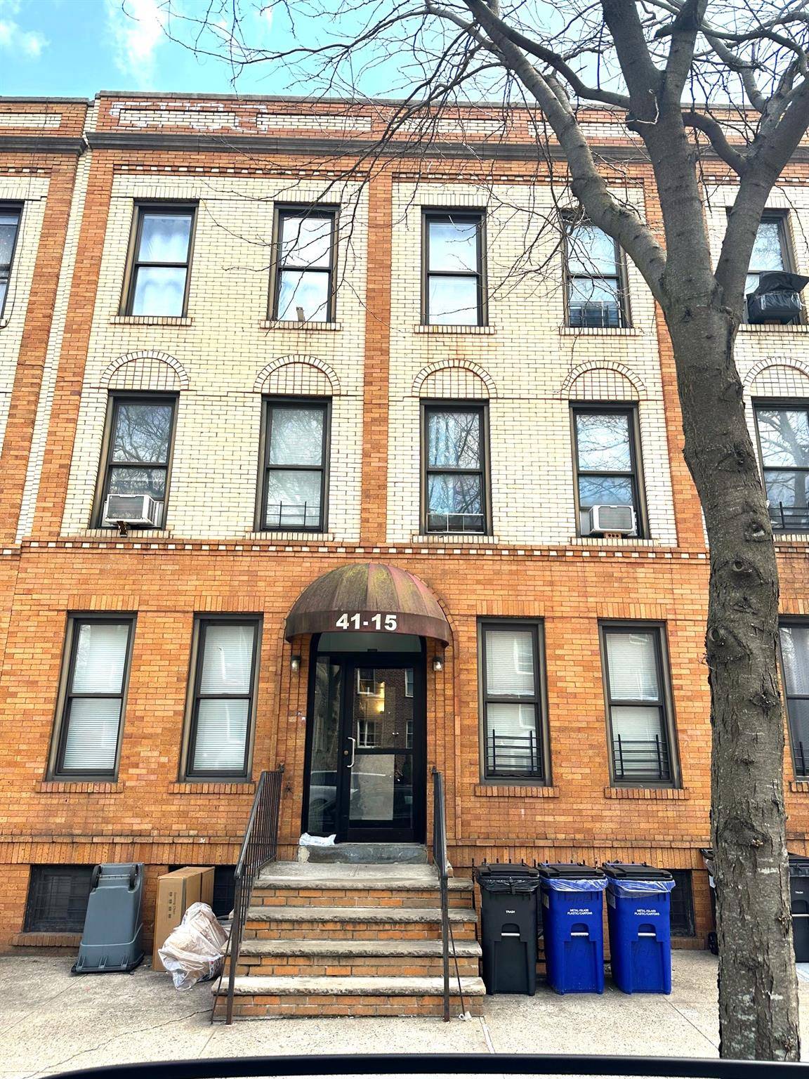 Legal 6 Family in the Heart of Sunnyside !