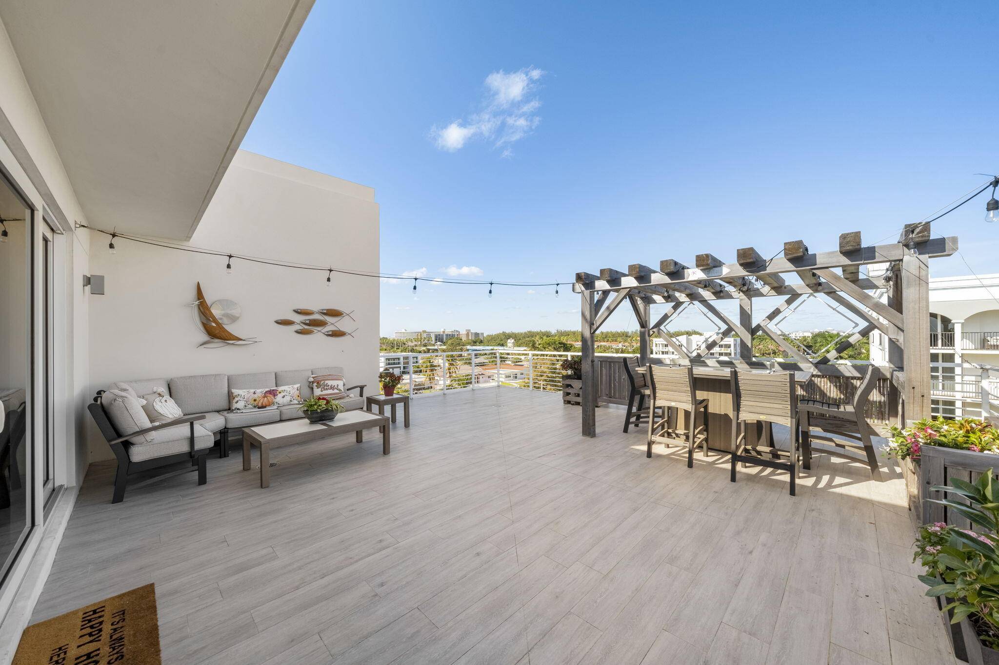 THAT'S IT ! YOUR OPPORTUNITY TO OWN THIS BEAUTIFUL PENTHOUSE 360 DEGREES OF INTRACOASRAL AND OCEAN VIEWS.