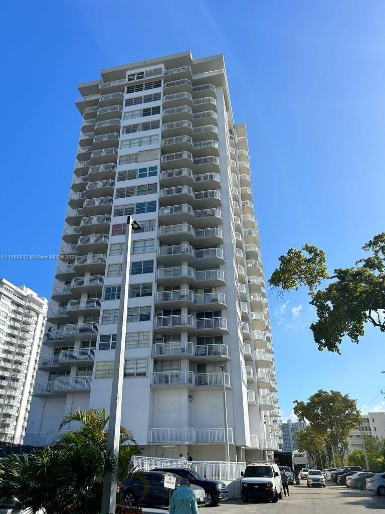 New Kitchen will be installed by the seller soon Waterfront views from 2 balconies on the 11th floor Del Prado is a full service building with amenities of 2 pools, ...