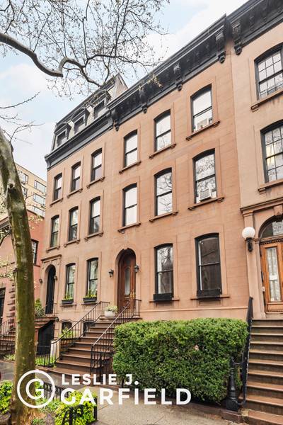 257 Hicks Street is a charming, two family townhouse in the heart of Brooklyn Heights.