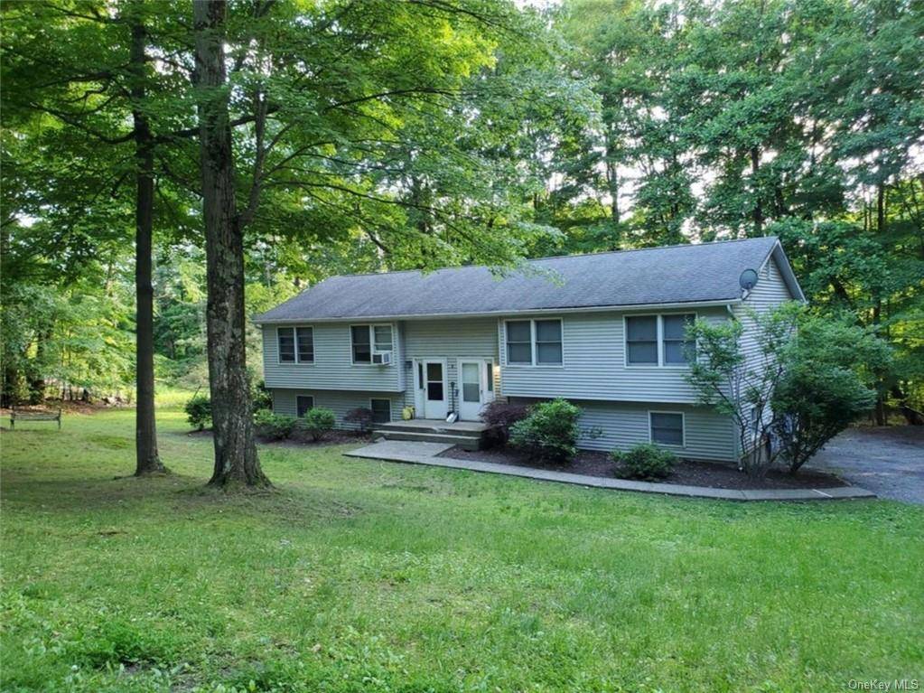 Welcome to 6 Cocoa Lane, a charming 2 family raised ranch duplex in the town of Newburgh.