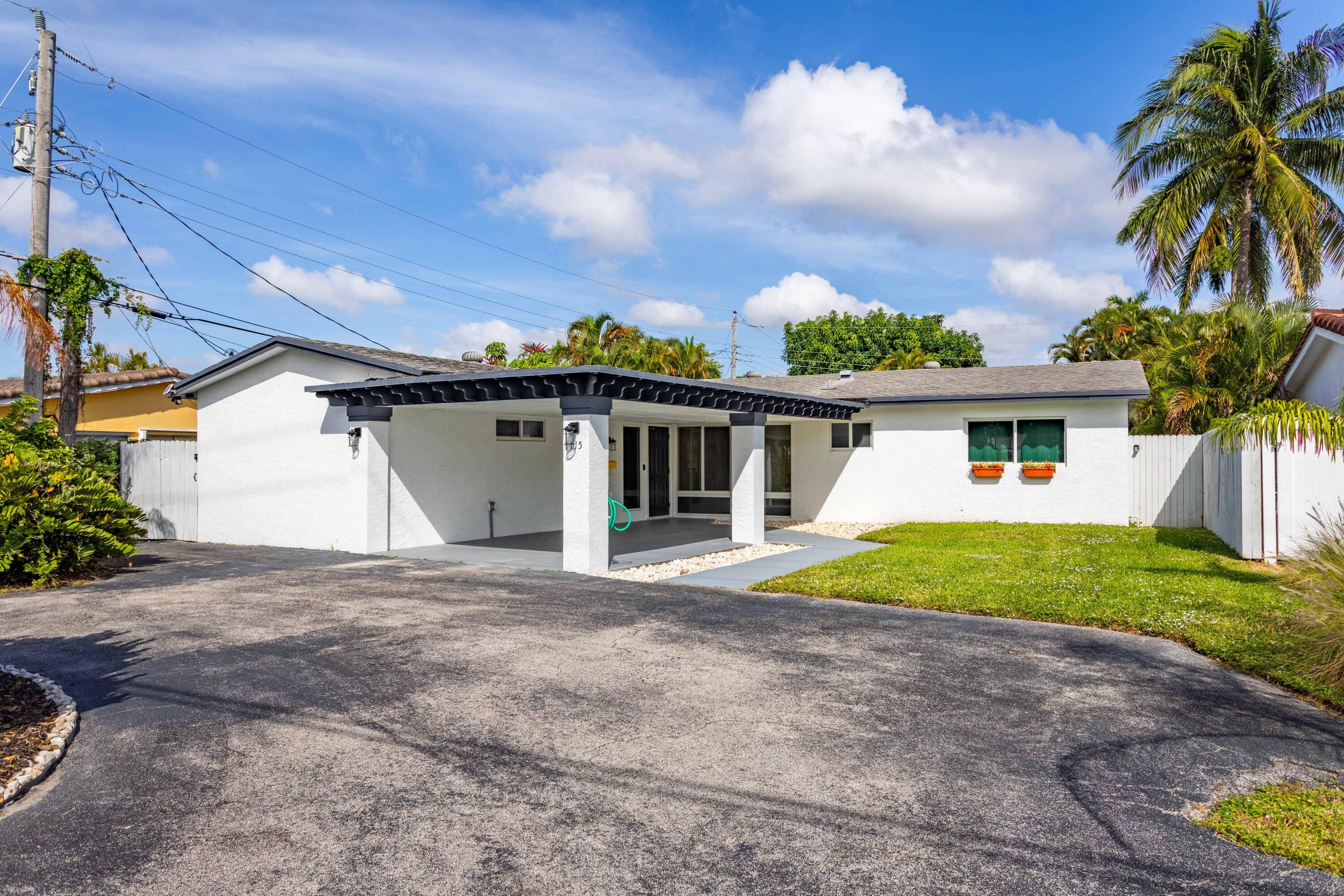 Welcome home to a fantastic neighborhood in Oakland Park, featuring a beautiful single family home in the heart of Fort Lauderdale, offering a mix of suburban comfort and urban conveniences.