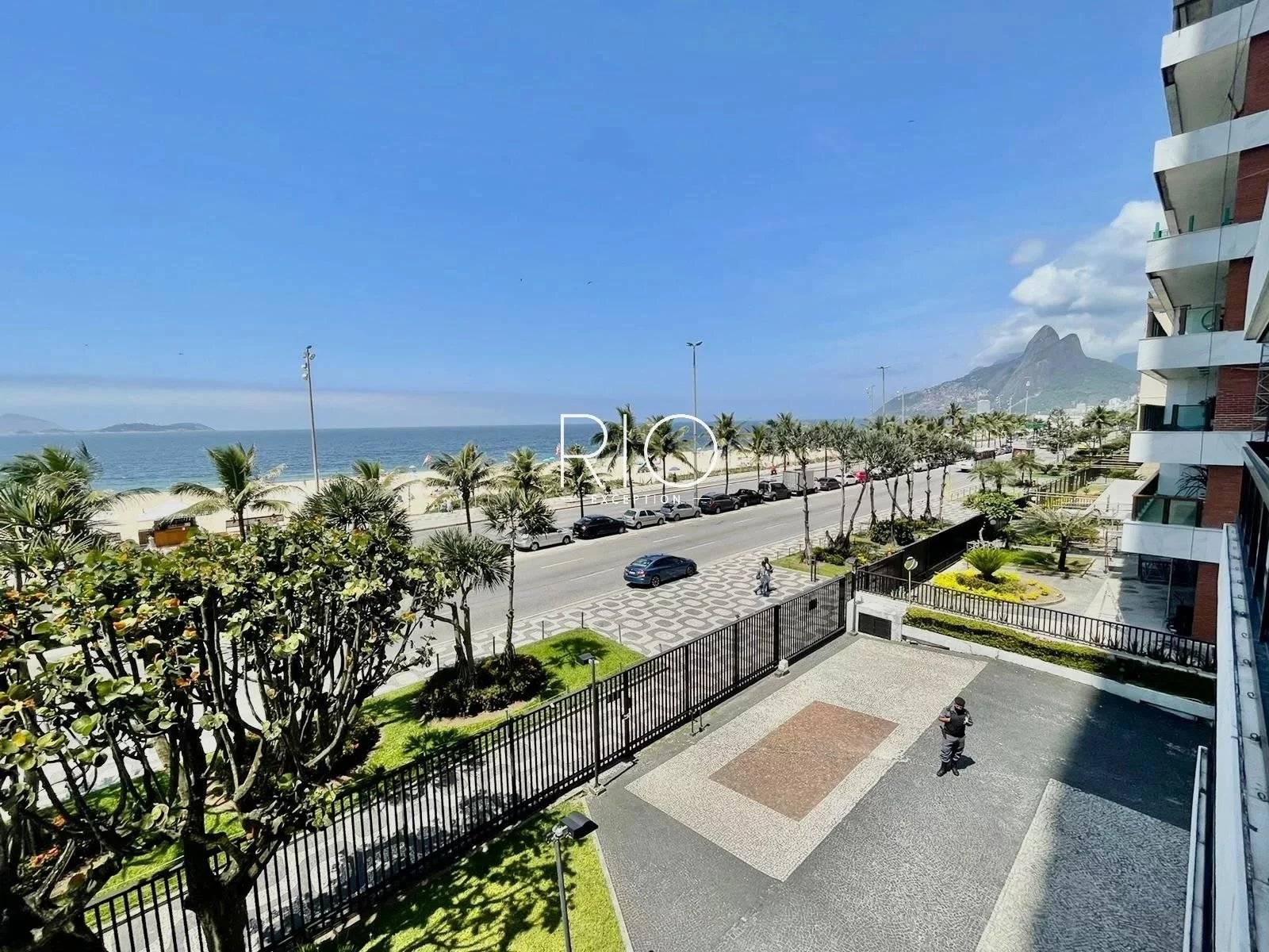 Ipanema Posto 8, spectacular apartment of 264m2 on the seafront !