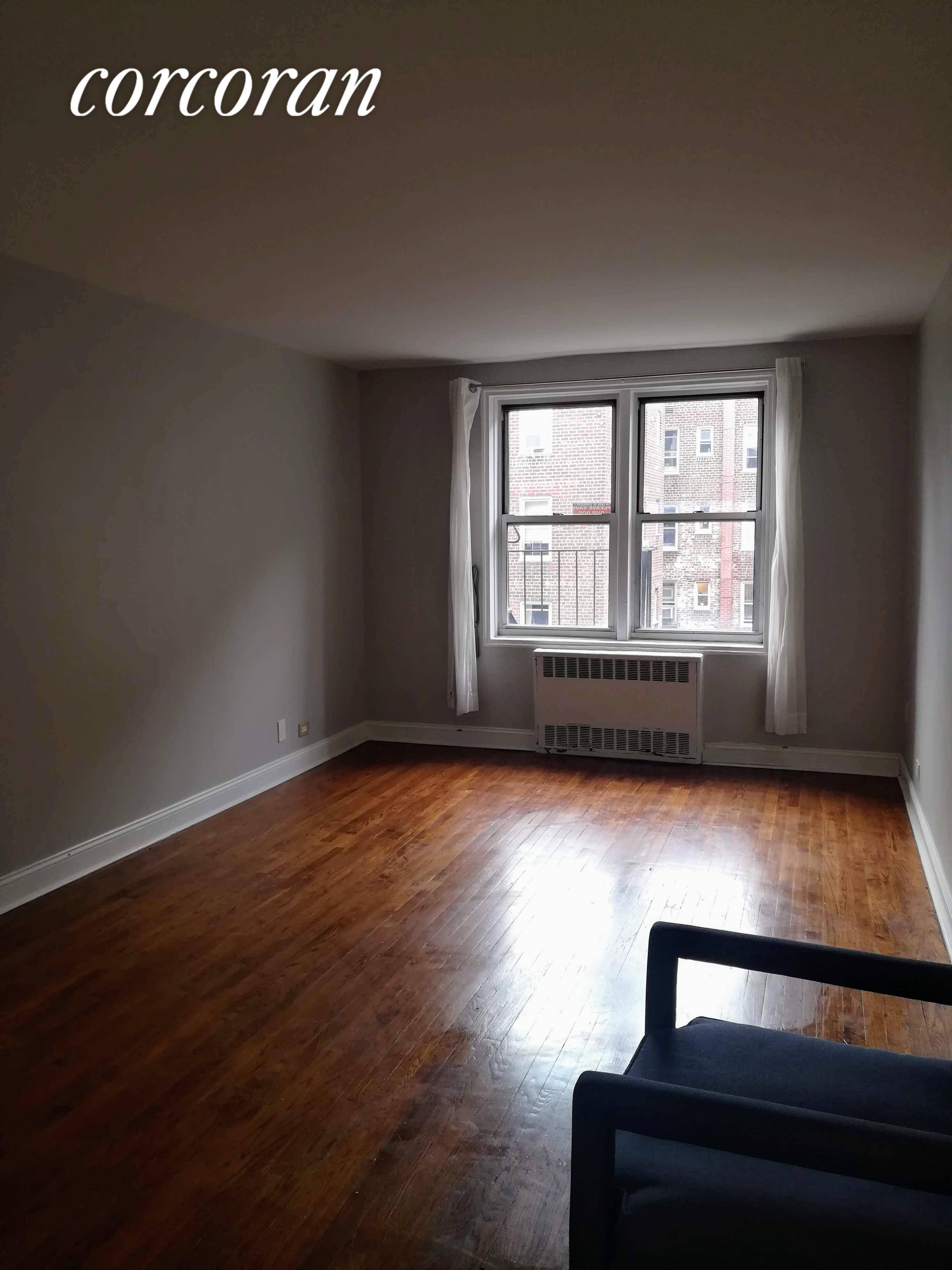 Located in one of the rare doorman buildings in Hudson Heights, this spacious one bedroom is a treasure, graced by many beautiful sunsets from its partial view of the river.