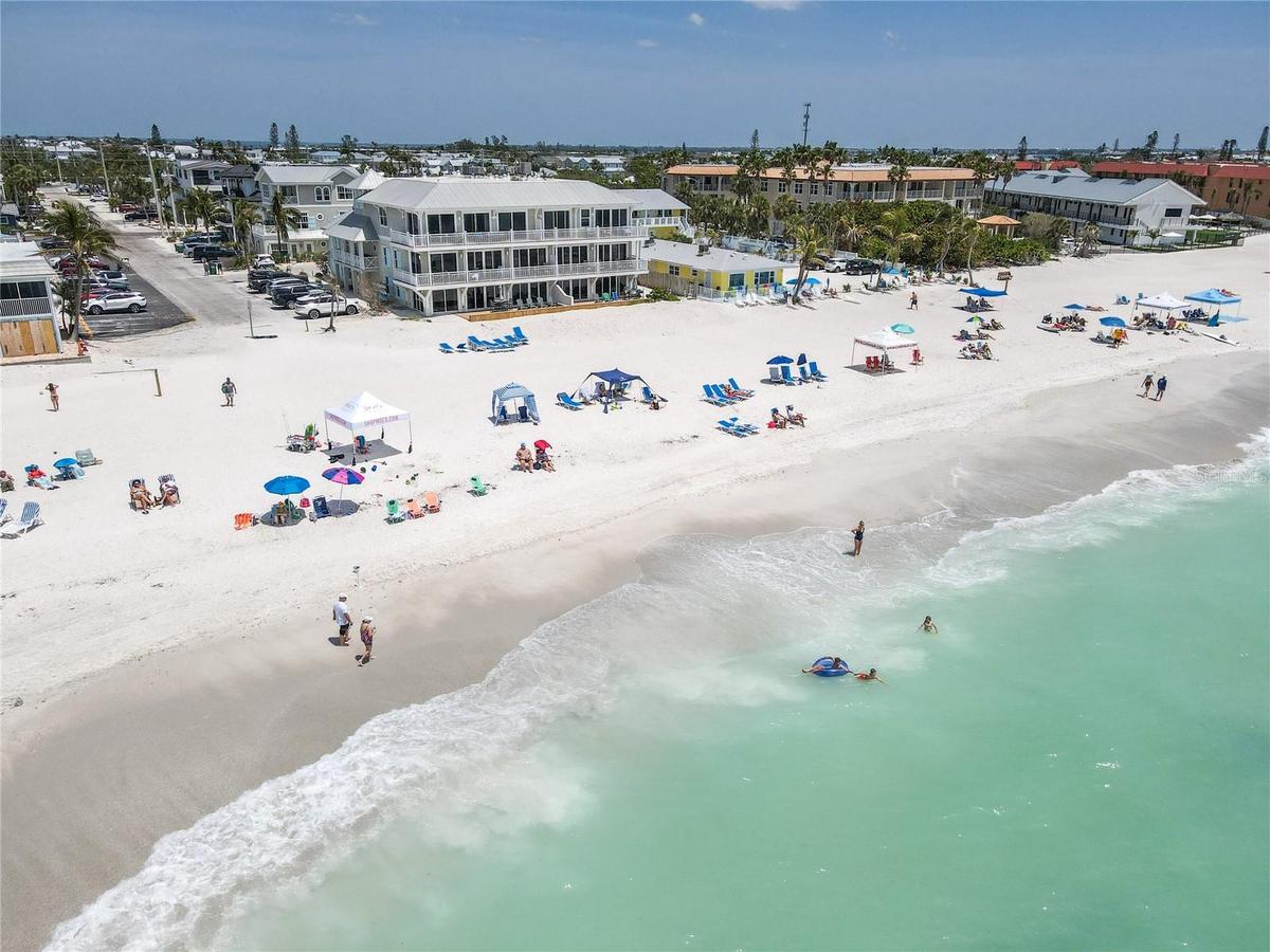 BEACH INFRONT OF MAINSAIL INN