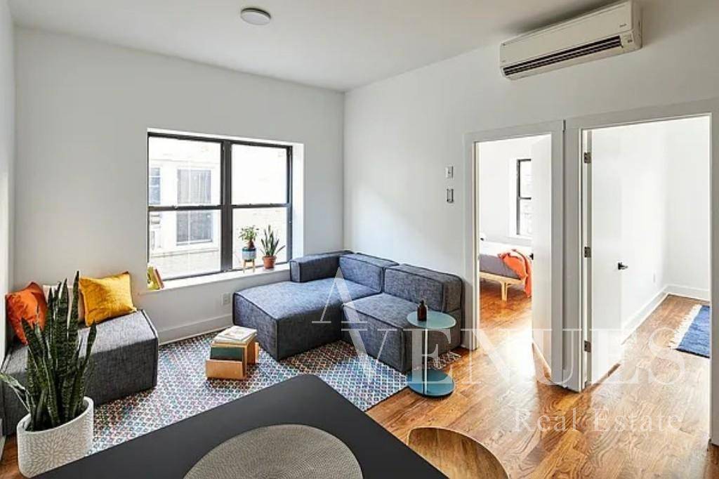 A MUST SEE 4BR IN PRIME BROOKLYN SUPER SPACIOUS ENOUGH ROOM FOR YOUR FURNITURE amp ; ALL YOUR VISITING FRIENDS amp ; FAMILY TOP PRICE FOR LOCATION PRIVATE TERRACEWASHER DRYER ...
