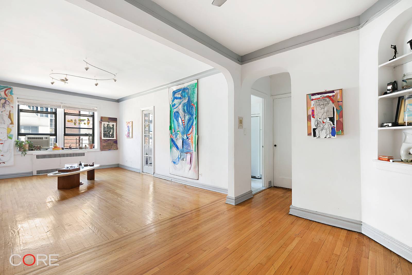 This artfully appointed, super bright corner one bedroom apartment offers an eat in granite top kitchen, a well preserved pre war style bath, ample storage, original hardwood floors, and much ...