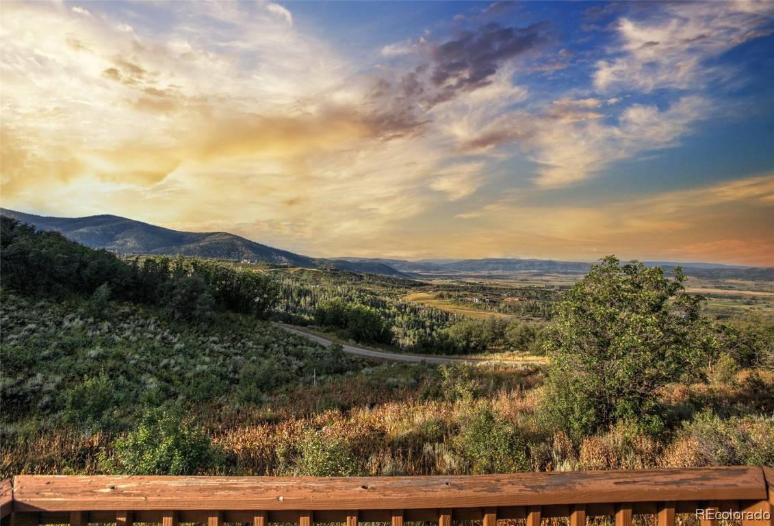Nestled in a beautiful grassy hollow surrounded by oak and aspen, Homesite 2 borders the ranch's Upland Preserve and provides unparalleled privacy.