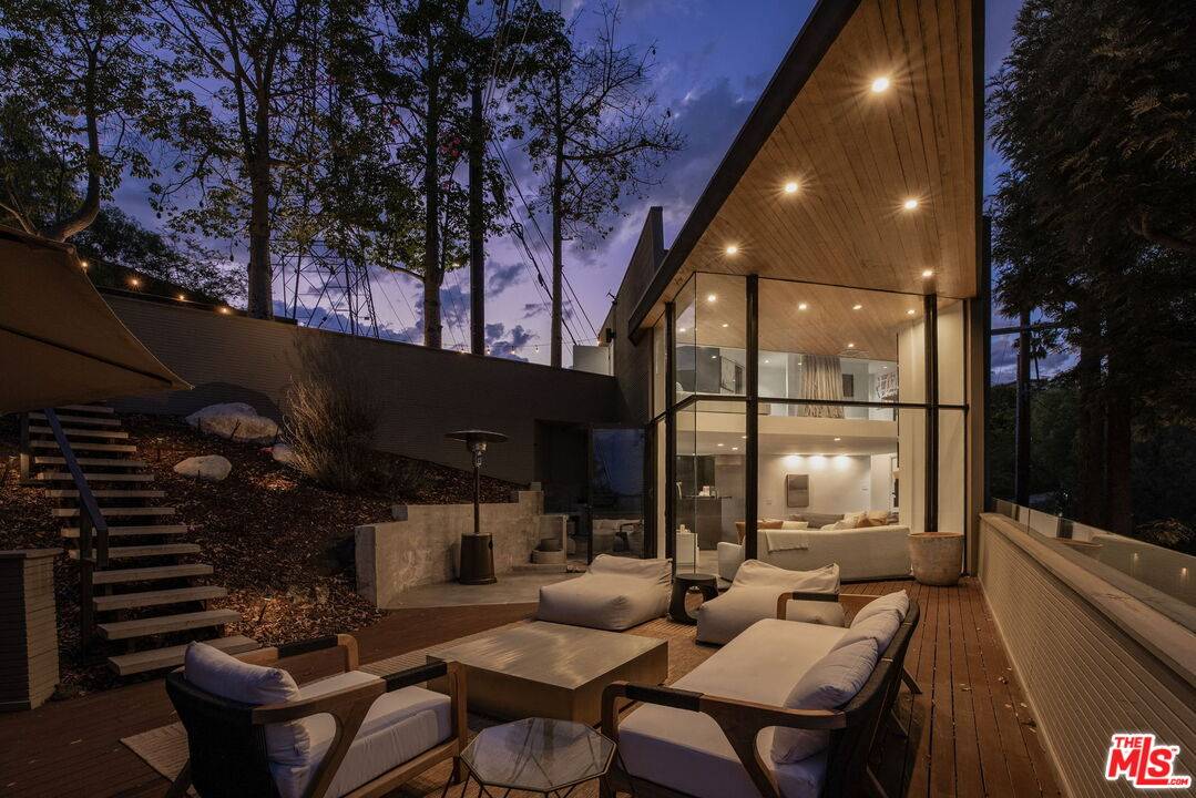 7187   Macapa Dr 3BR Hollywood Hills East La