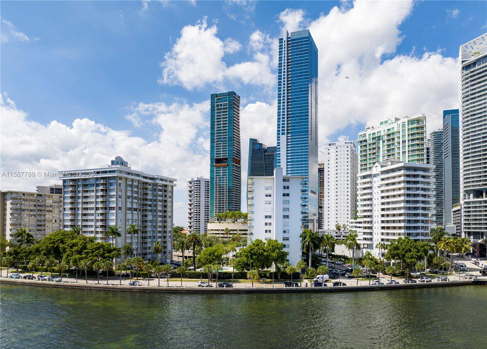 Prime location in the bustling finance and business hub of Brickell, this bayside gem offers a spacious 2 bed, 2 bath unit with a captivating bay view.
