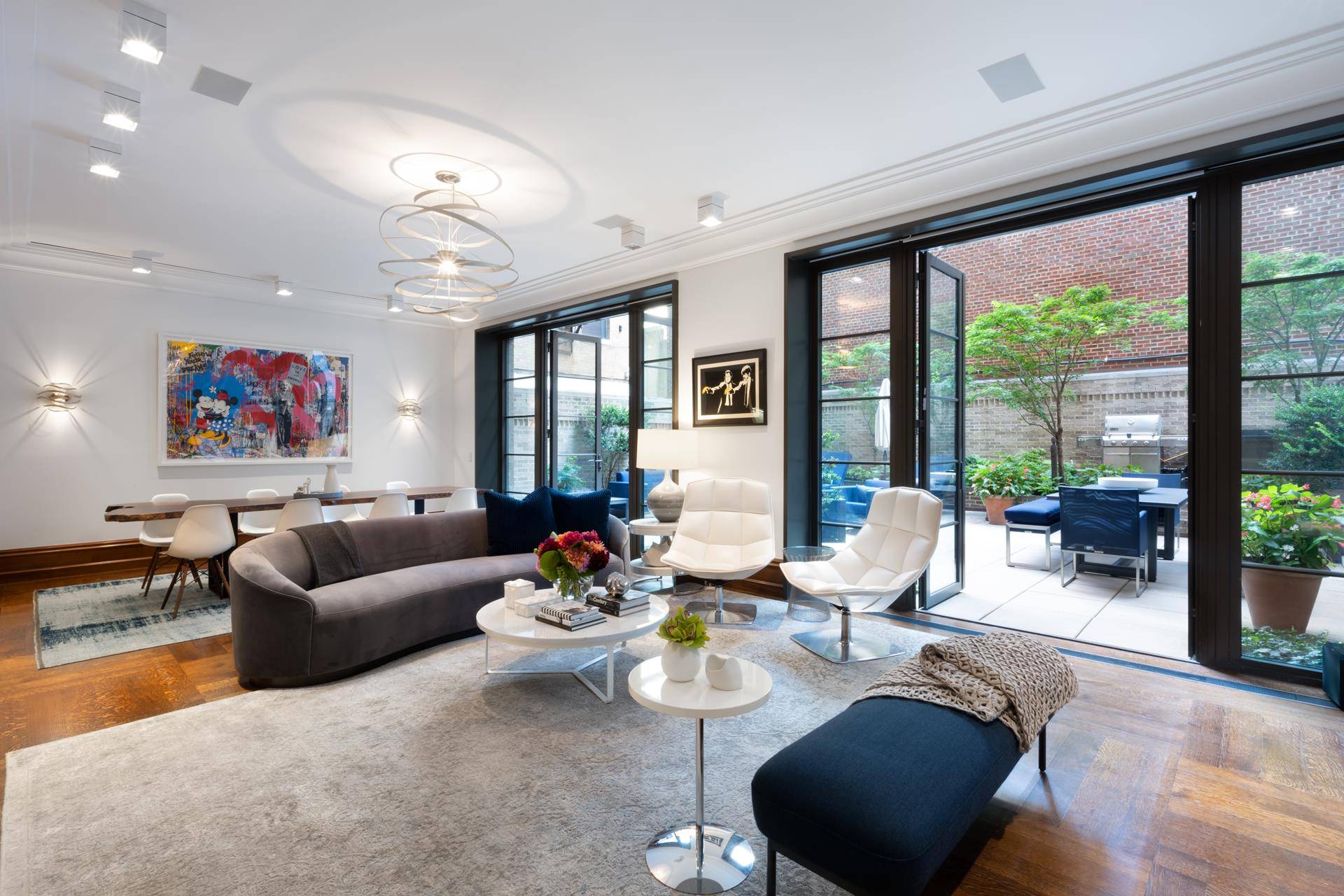 Enjoy five star living at one of the Upper East Side's most coveted addresses.