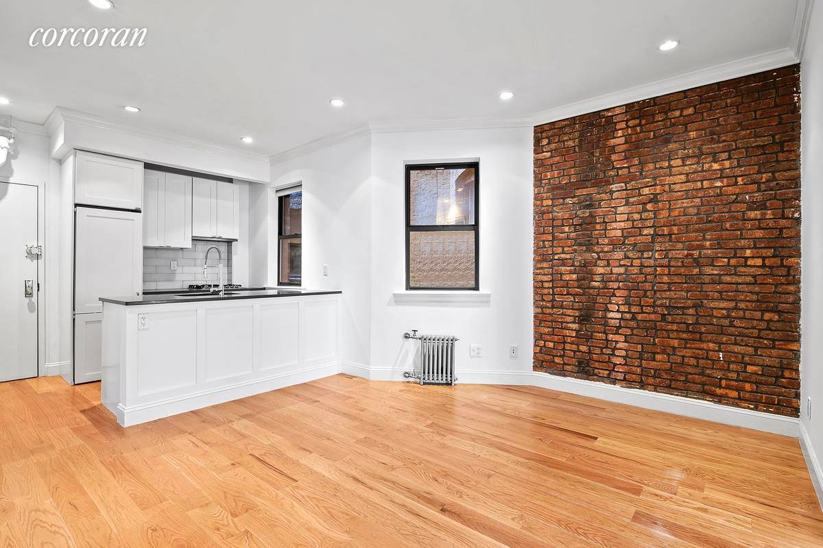 NoLita SoHo Great location just off of Prince St, this recently renovated PREWAR apartment features a CHEF'S KITCHEN with white shaker cabinets with concrete gray Caesar stone quartz counter tops ...