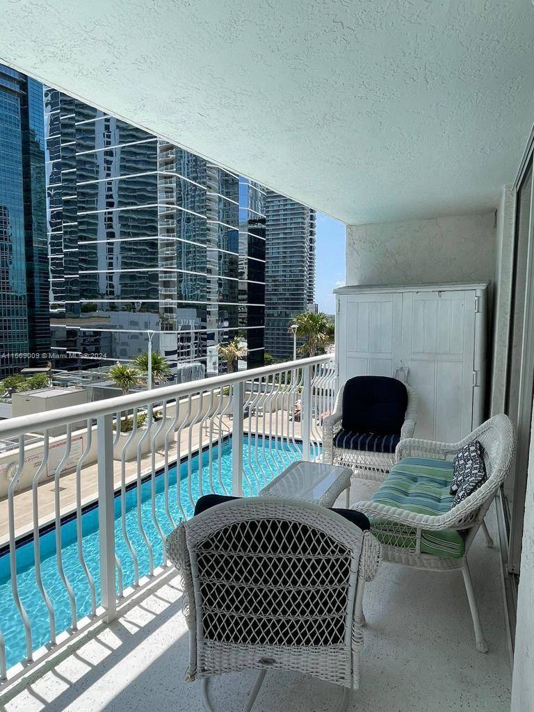 Stunning bay view apartment in the heart of Brickell.