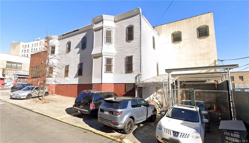 Introducing a remarkable warehouse property now available for sale in the esteemed neighborhood of Hunts Point Crotona Park in the Bronx, NY.