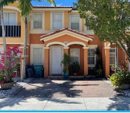 Lakefront 3BD 2. 5BA townhome in desirable Bluewaters !