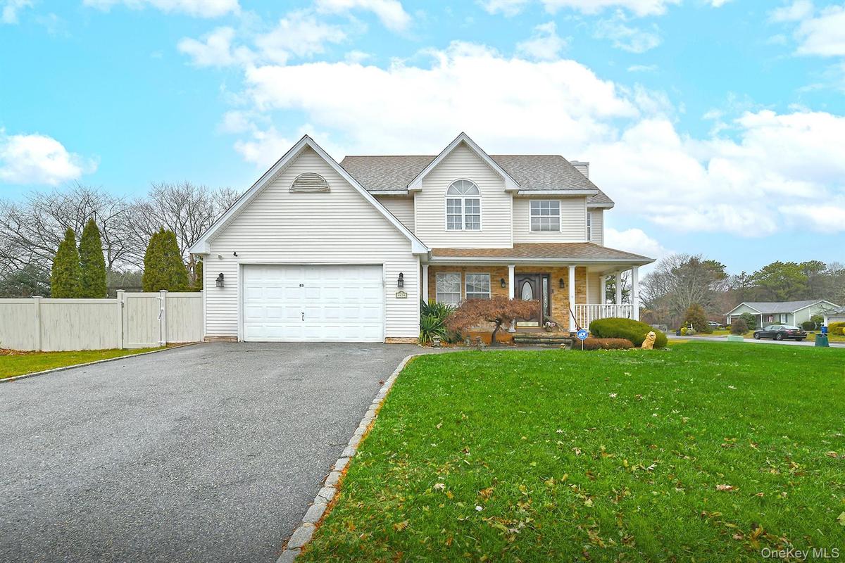 Front of House, 2 Car Garage