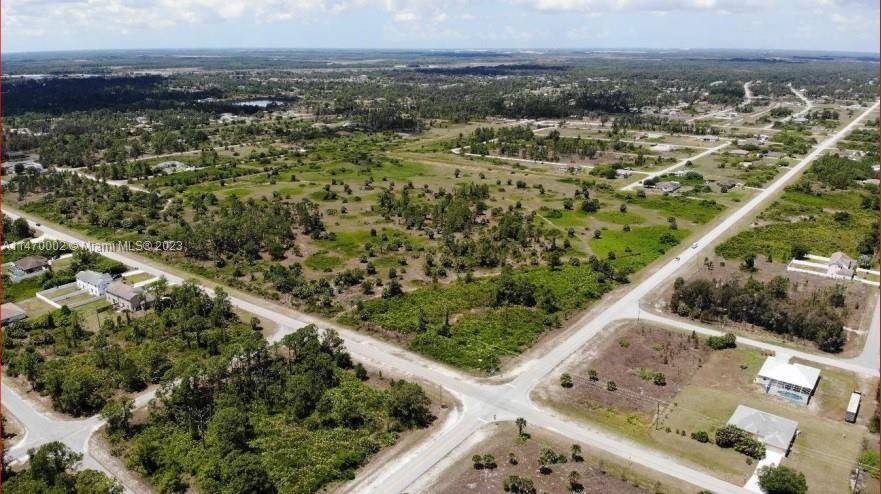 On 31 acres located in Lehigh Acres in the SWFL, 20 miles from the city of Fort Myers, we have designed on 31 acres an ideal commercial space for supermarkets, ...