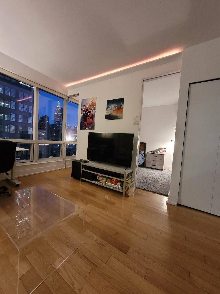 LUXURY STUDIO Junior One Bdrm 10 ?
