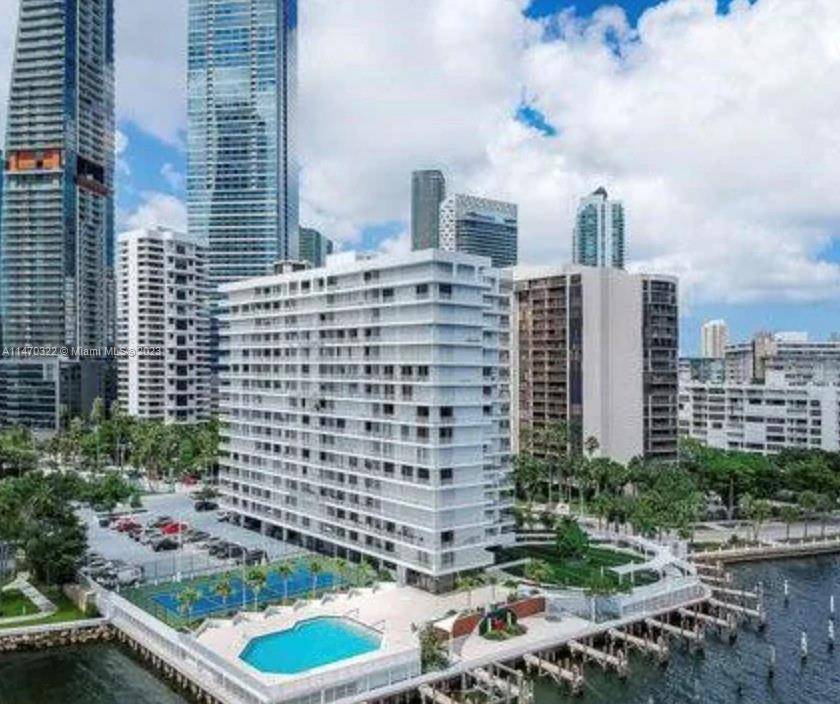 GREAT LOCATION WITH WONDERFUL VIEWS OF BISCAYNE BAY AND BRICKELL COAST LINE FROM EVERY ROOM.