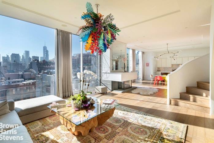 THE EPITOME OF DOWNTOWN CHICExquisite Duplex Penthouse on coveted Bond Street.