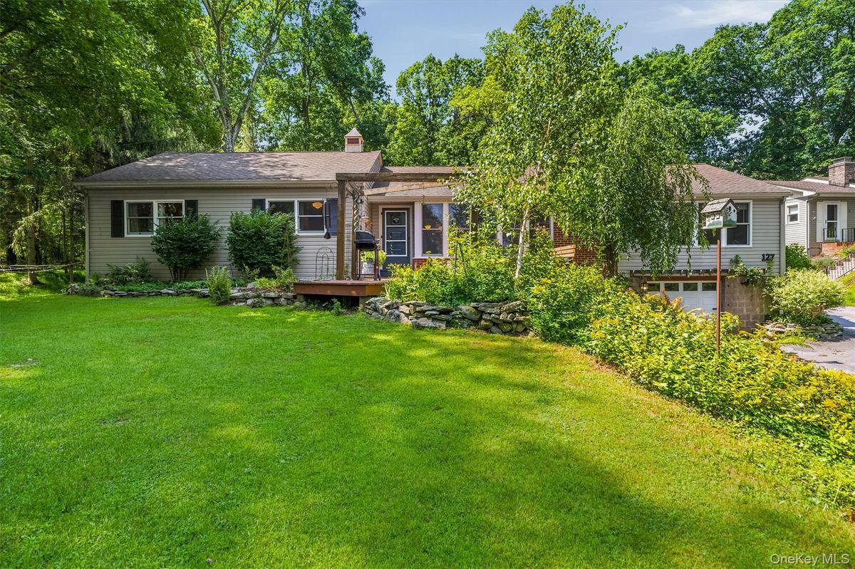 127 Hill Rd Front of Home