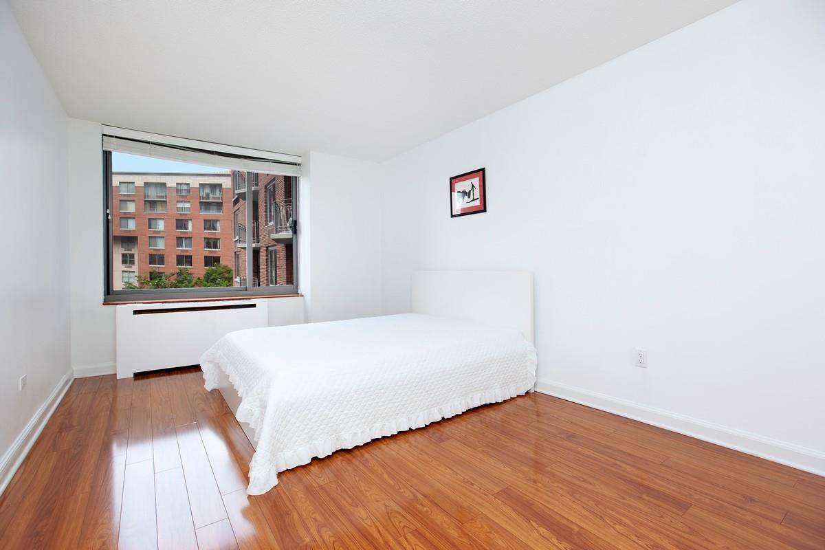 Luxury beautiful big one bed and one bathroom boasts a huge living space in the heart of Battery Park.