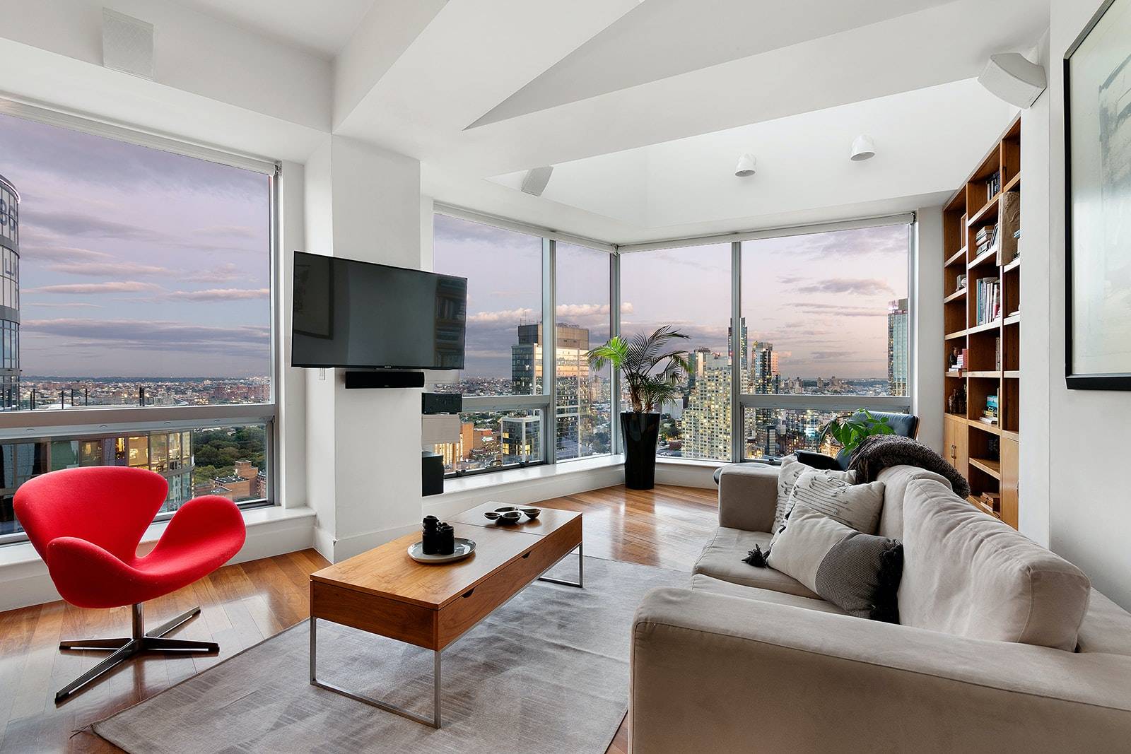 Penthouse 3207 at the Toren Condominium is a rare find !