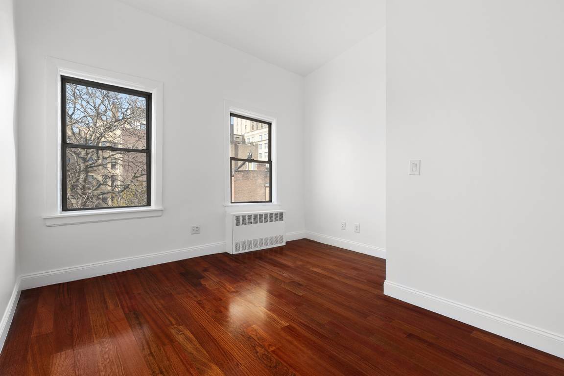 Come home to this spacious modern 2 bedroom apartment in a charming Brooklyn Heights.