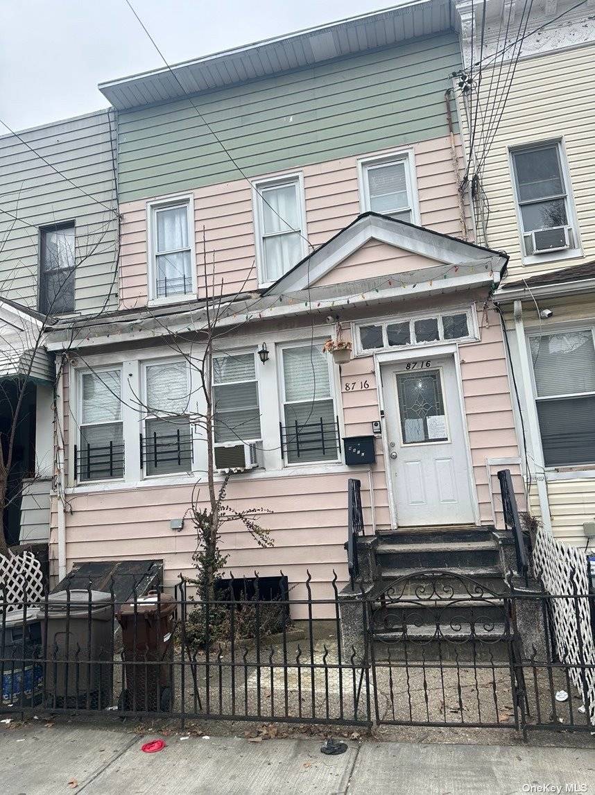 EXCELLENT LOCATION ! THIS 6 BEDROOMS 2 BATH COLONIAL, IS WITHIN CLOSE PROXIMITY TO ALL TRANSPORTATION, SHOPS, RESTAURANTS, GROCERY STORES AND JFK AIRPORT.