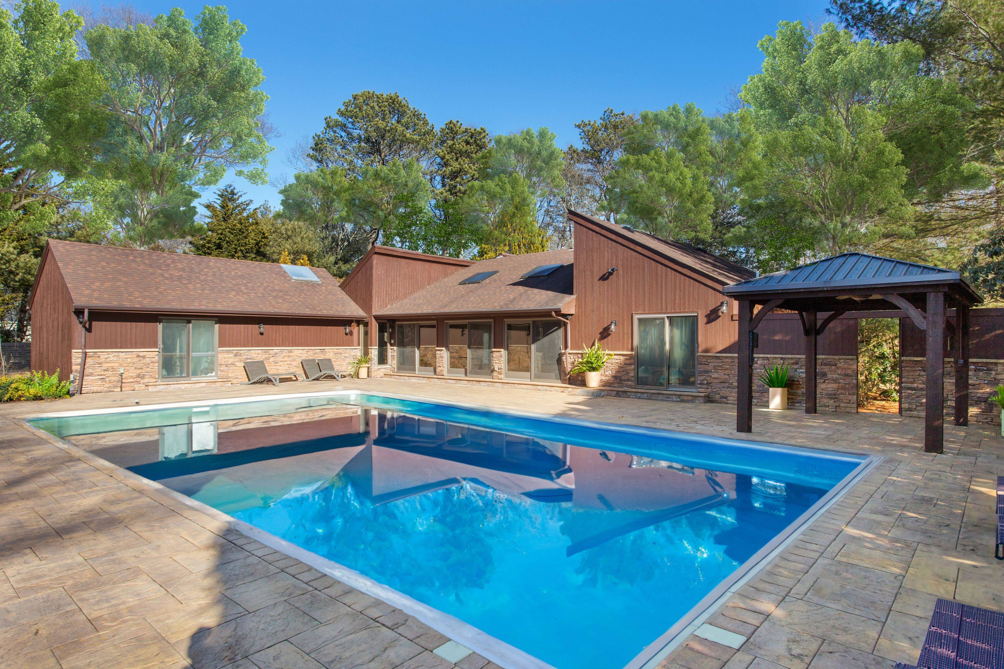 Ideal Hamptons Summer Getaway with Heated Pool and Volleyball
