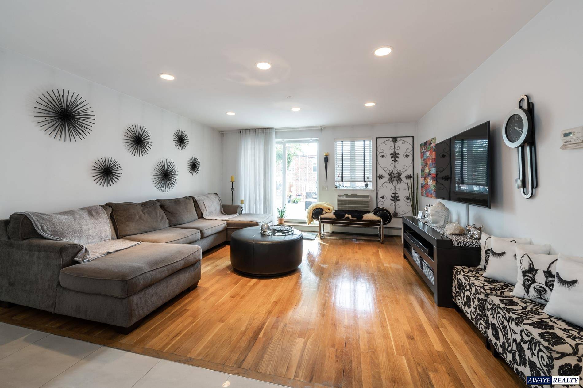 Once in a lifetime opportunity to own this beautiful newly renovated 2 bedrooms, 2 bathrooms condominium apartment in an elevator meticulous building with a tremendous 1000 sq ft terrace, your ...
