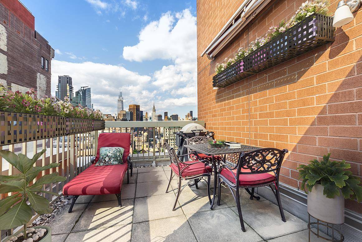 Duplex Penthouse Dream Home with Private Roof Terrace !