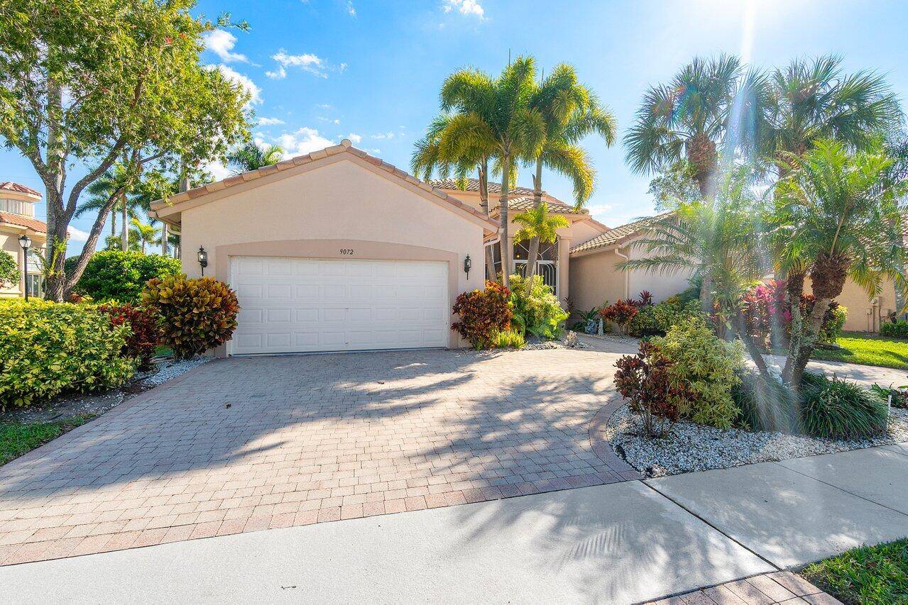 MOTIVATED SELLER ! Located on a huge lot in the beautiful community of Ponte Vecchio this immaculate 3 bedroom, 2 bathroom home is complete with spacious living areas and plenty ...