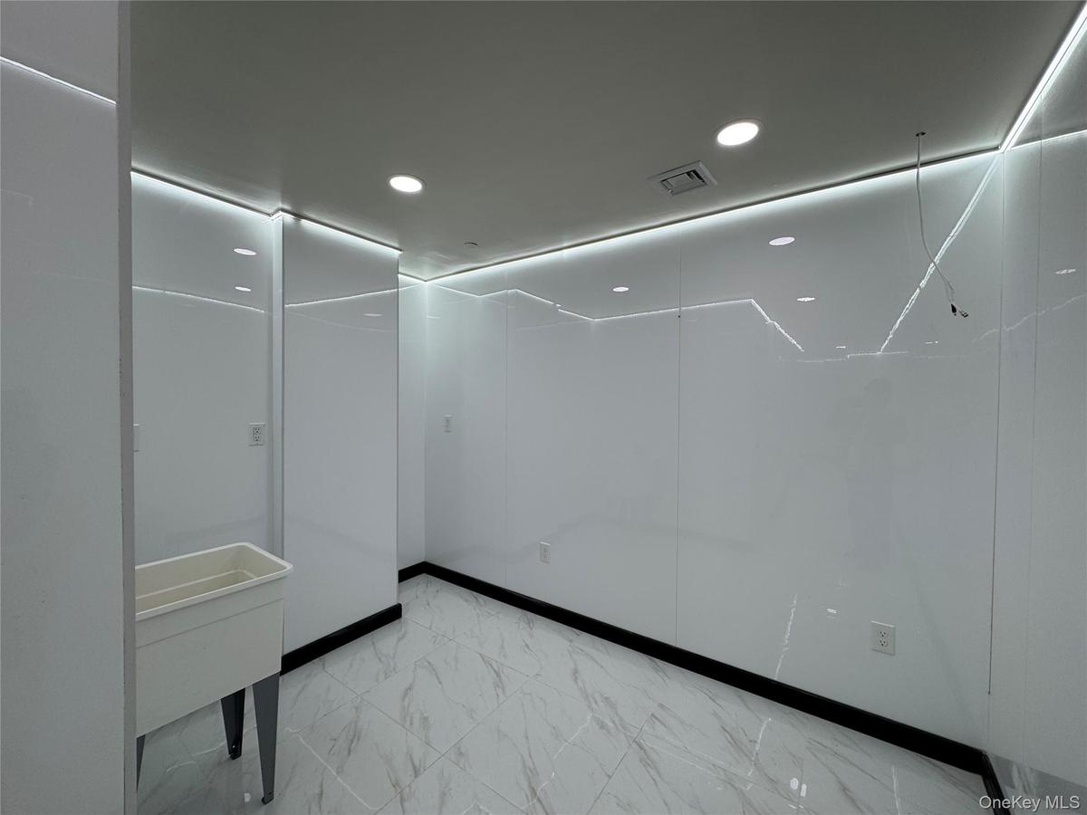 Unfurnished room featuring marble finish floor, visible vents, and recessed lighting