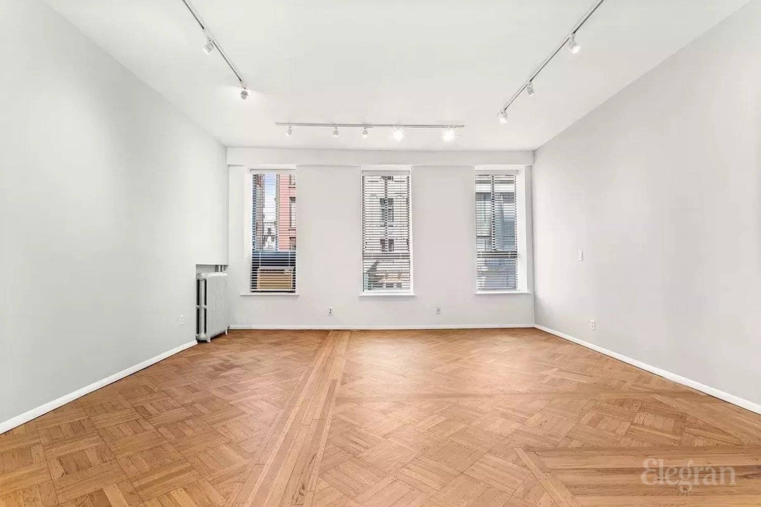 Ideal Apartment Near Bryant Park and Whole Foods.