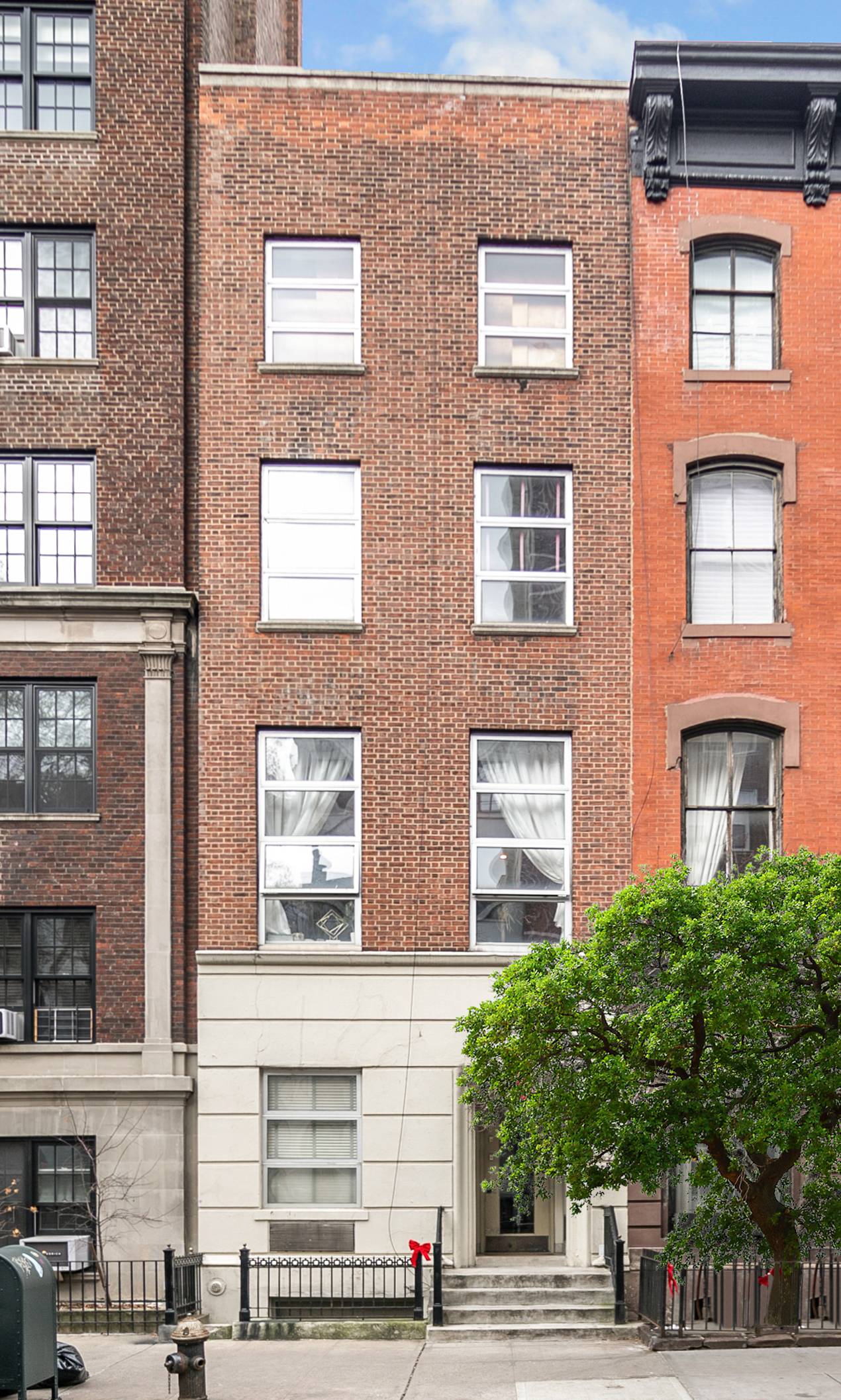 TOWNHOME IN GREENWICH VILLAGE Rare opportunity to purchase with the building next door to make a 35' wide single family or a boutique condo development with 8 12 units.