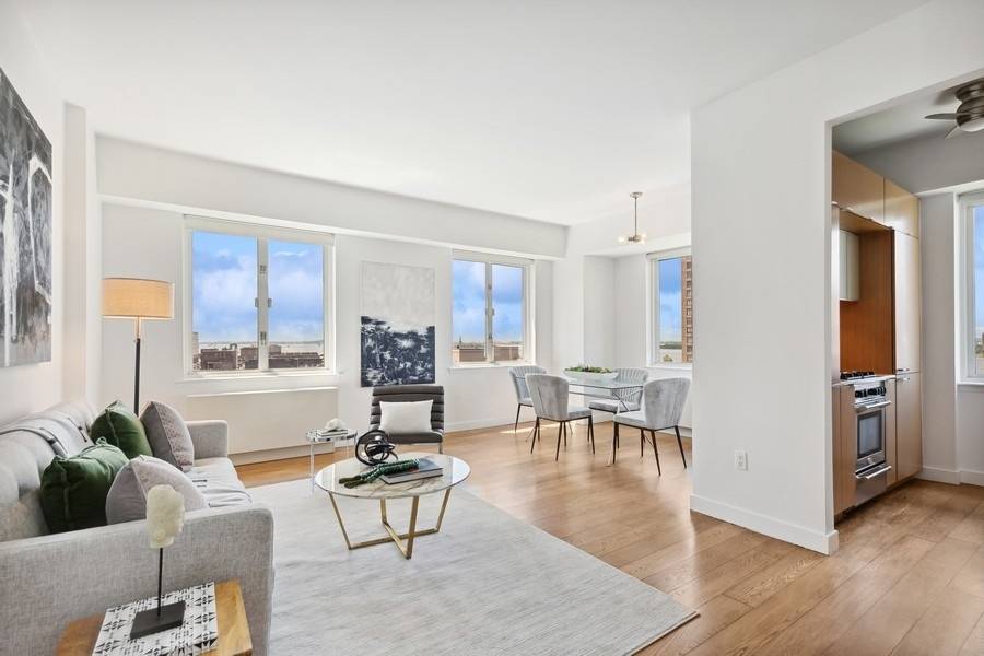 BPC Corner Condo with Views of Hudson River and Statue of Liberty A luminous corner condo nestled in the heart of Battery Park City, this pristine convertible 2 bedroom, 1 ...