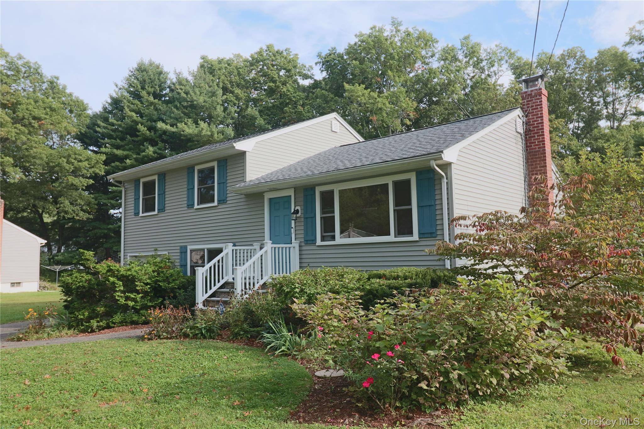 Just move in and hang your curtains !