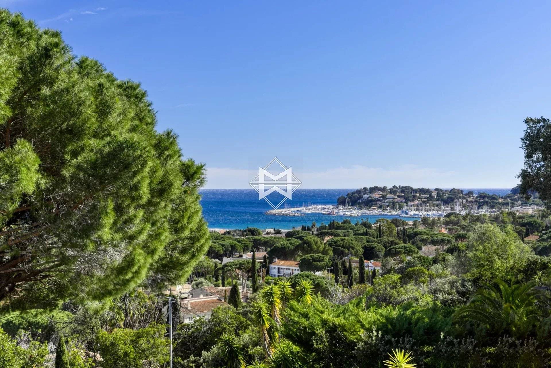 Villa near the beach with panoramic sea view in Cavalaire-sur-Mer