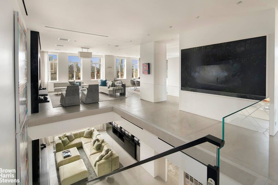 This dramatic mint contemporary duplex is the wonderful result of a collaboration of John B.