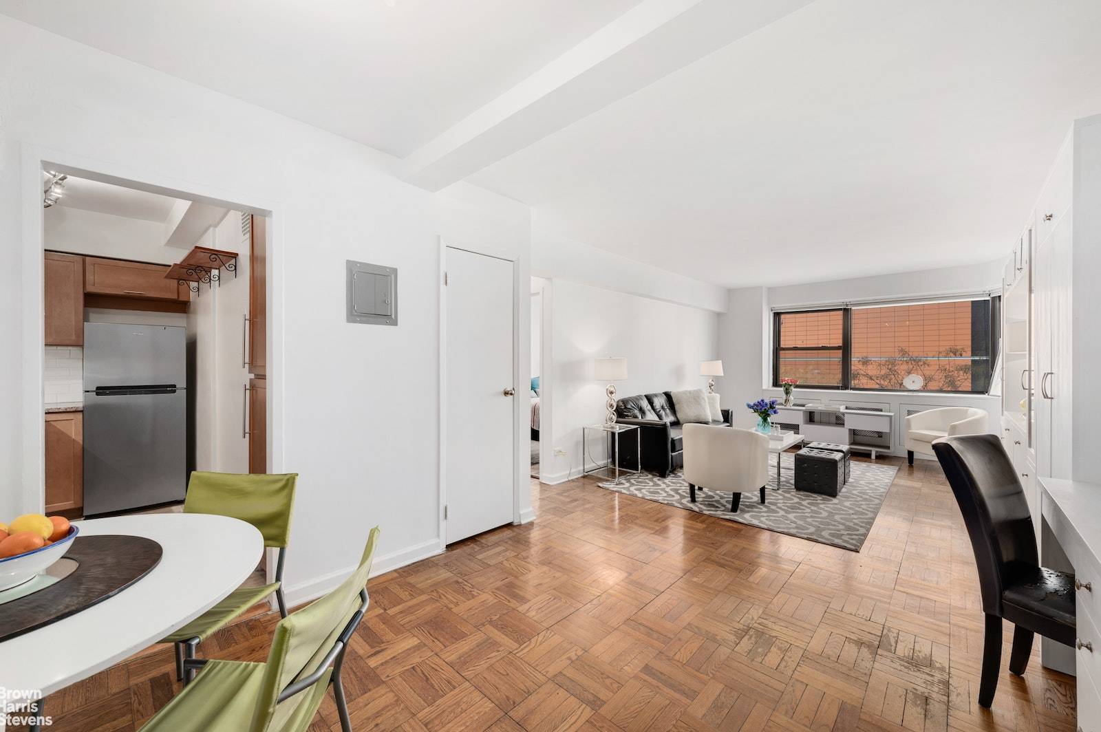 Welcome to Your New Home The Charing Cross House Experience luxury living in this beautifully renovated one bedroom apartment in the heart of the Upper East Side.