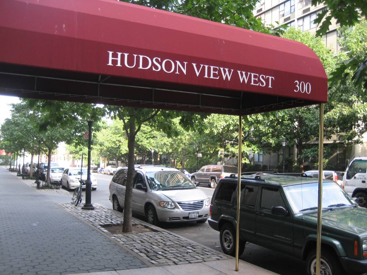 Beautiful one bedroom apartment, steps from Battery Park City Esplanade and the Hudson River !