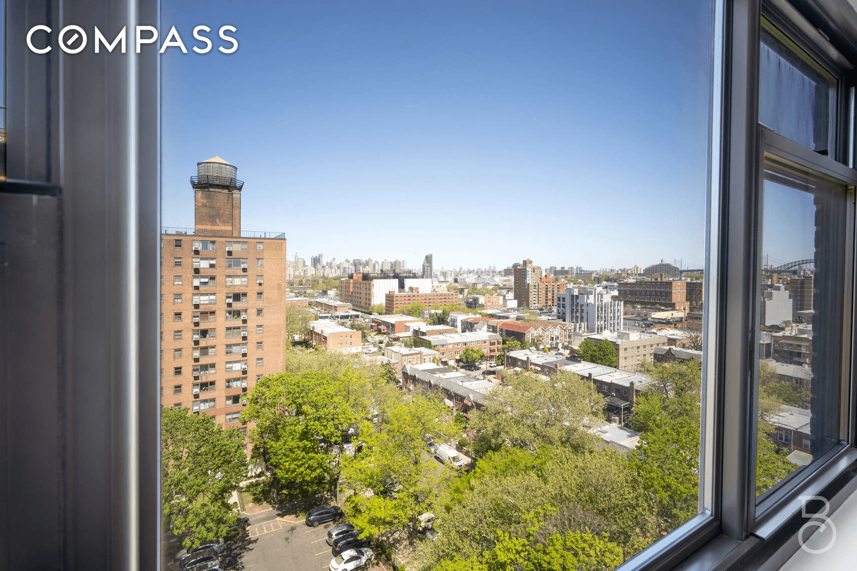 Welcome to this high floor 1br with beautiful Manhattan views.